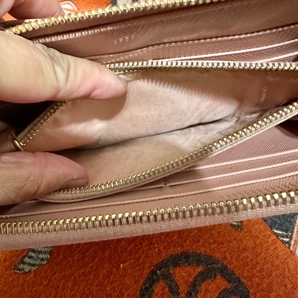 PRADA ❤️🌟BOW ZIPPY WALLET ⭐️ - Picture 6 of 8